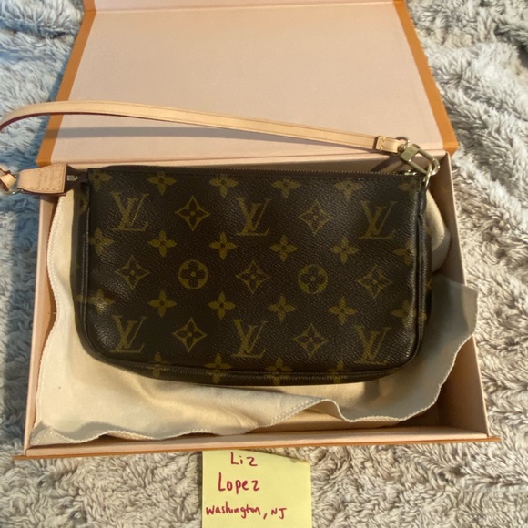 Louis Vuitton Pochette Accesories - Picture 5 of 11